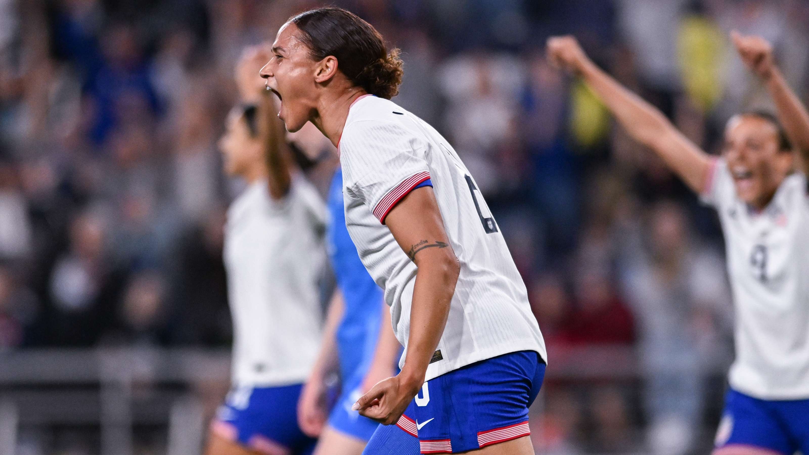 刻显得尤为 刻显得尤为